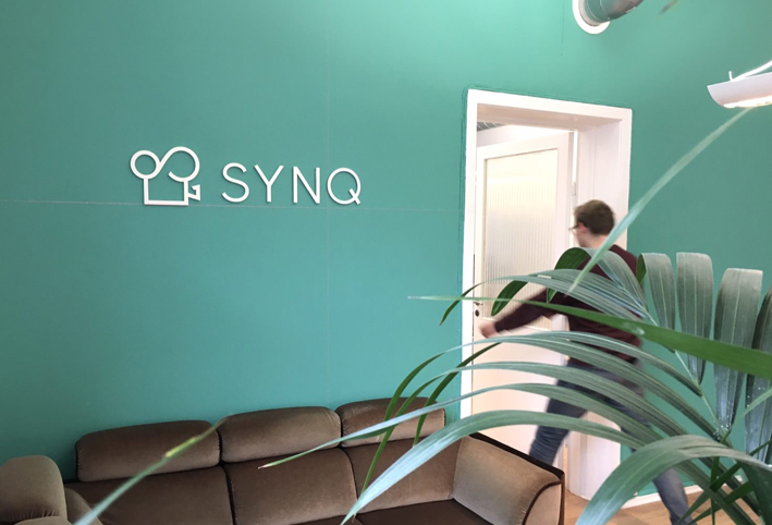  سويس لوج تطلق برنامج SynQ للذكاء التزامني