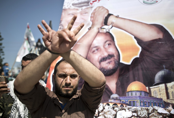 موقع إسرائيلي: نجاح إضراب الأسرى الفلسطينيين يمثل انجازا معنويا لـ "مروان البرغوثى"