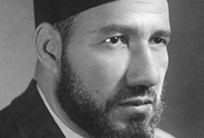 وزير الأوقاف يزيل اسم حسن البنا من على مسجد بدمنهور