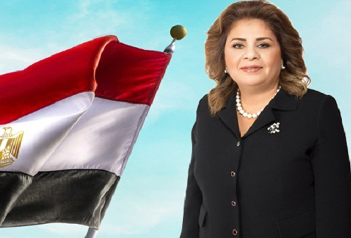 النائبة منى منير