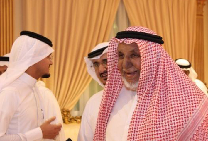 بالفيديو .. شيخ "آل مرة" يفتح النار على "تميم" بسبب أشقاط الجنسية .. والسعودية ترد