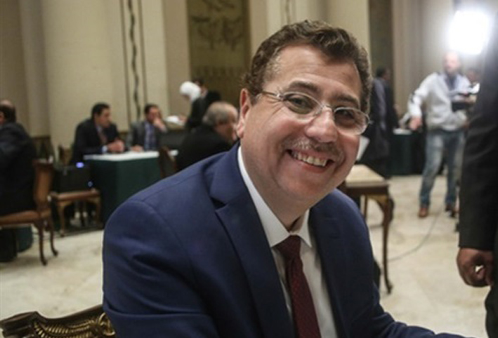 نائب يوضح خطورة الاستمرار في طرح السندات الدولارية