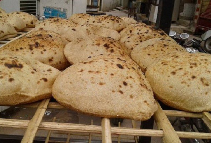 النائب مصطفى بكرى يطالب بإلغاء قرار صرف الخبر المدعم بمحل الإقامة