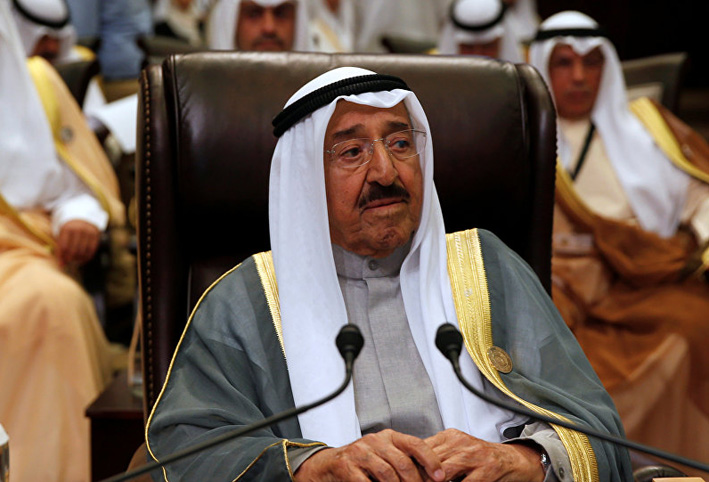 أمير الكويت يدخل المستشفى بعد تعرضه لوعكة صحية