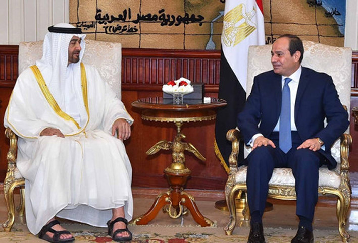 الرئيس المصري عبد الفتاح السيسي مع الشيخ محمد بن زايد آل نهيان ولي عهد أبوظبي في لقاء سابق