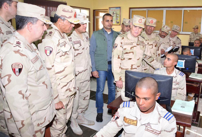 رئيس الأركان يتفقد منظومة التأهيل العلمى والعسكرى