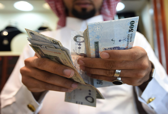 "مليارات ترامب" ومقتنيات الأمير .. كيف كانت ستنهي أزمات السعودية؟