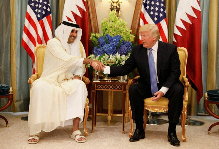 ترامب يهاتف أمير قطر ويشيد بدور الدوحة بمكافحة الإرهاب