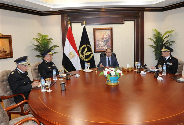 وزير الداخلية يجتمع بمدير أمن القاهرة لحل مشكلة المرور