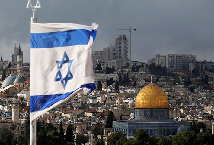 لافتات "السفارة الأمريكية" تظهر في شوارع القدس