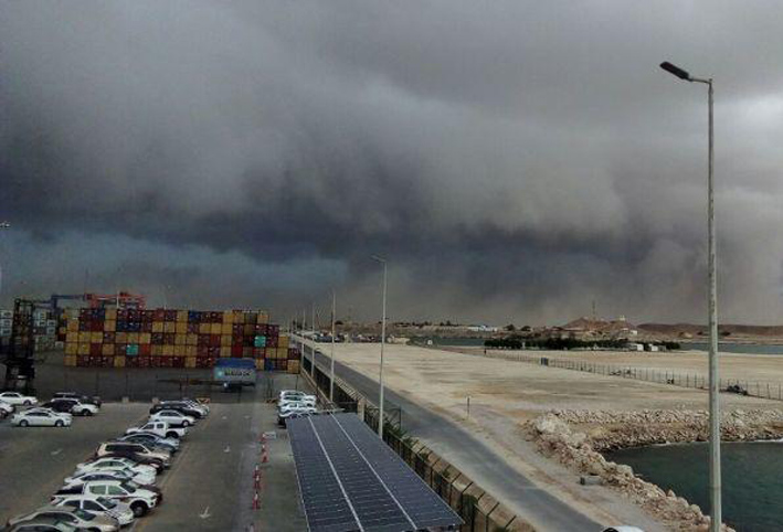 أضرار بأكبر موانئ عُمان جراء إعصار "ميكونو"