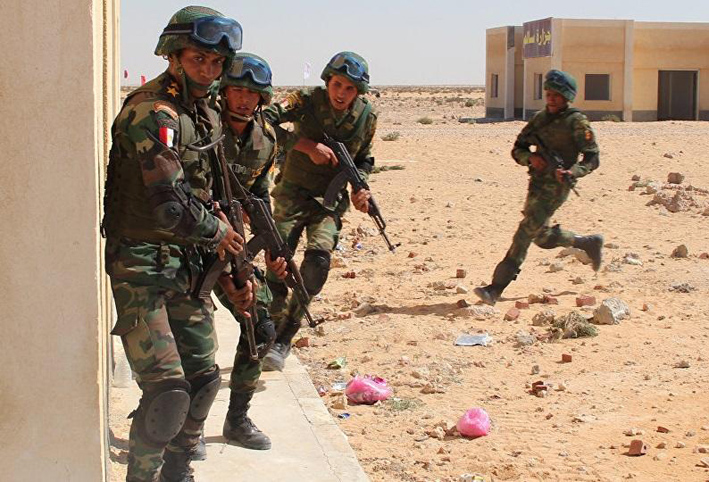 الجيش المصري يعلن مقتل جنديين و8 مسلحين في سيناء