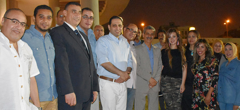اعضاء لجان الوفد بالقاهرة الجديدة وجانب من ضيوف الحفل