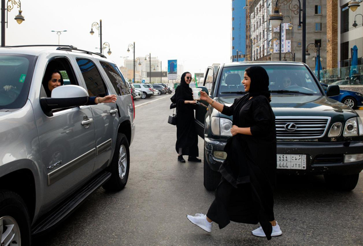 حوادث في أول ساعة من بدء قيادة المرأة بالسعودية