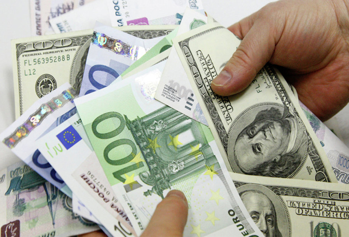 دول عربية تصرف رواتب موظفيها قبل عيد الأضحى