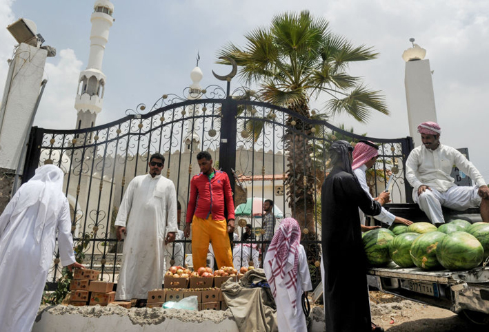 السعودية تحذر مواطنيها من مغادرة منازلهم في هذه الدولة