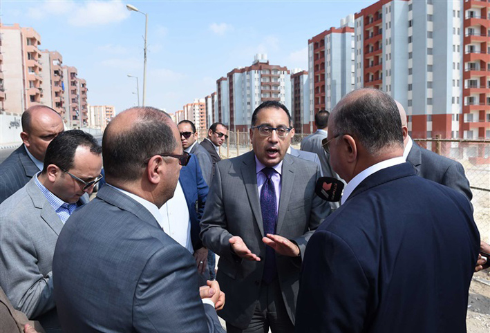 رئيس الوزراء يطالب مسئولي محافظة القاهرة بسرعة الانتهاء من الأسمرات 3