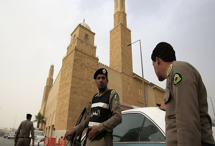 بالفيديو .. حقيقة اعتقال إمام الحرم المكي في السعودية