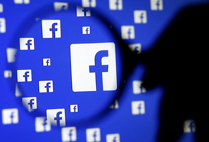 سناتور أمريكى يدعو للتحقيق مع فيس بوك بعد اختراق حسابات 50 مليون مستخدم