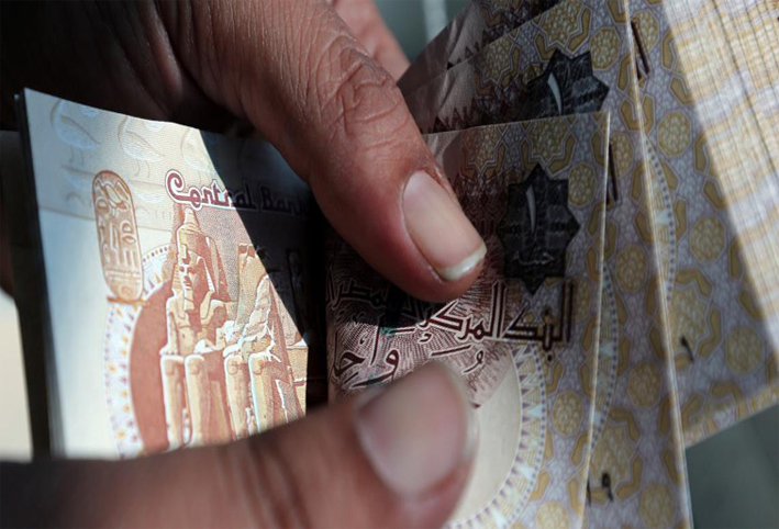 مصر تفتتح العام الجديد باستدانة 2 مليار دولار