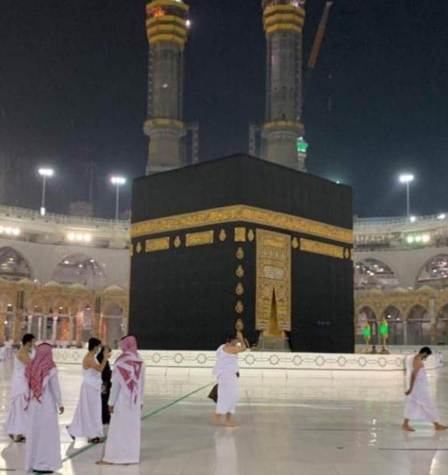 للمرة الأولى منذ كورونا .. الحرم المكي يستقبل أول أفواج المعتمرين 