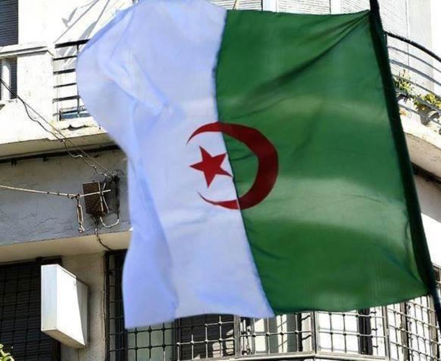 أزمة جديدة بين إسلاميو الجزائر والدولة بسبب الدستور الجديد  