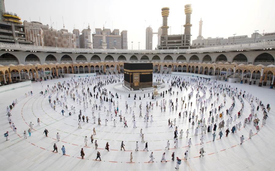 السعودية تبحث منع الوافدين من الخارج من الحج هذا العام