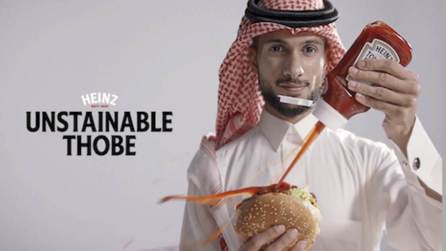  Heinz و Wunderman Thompson Dubai تنتجان ثوب خليجي أبيض غير قابل للاتساخ بالكاتشب 