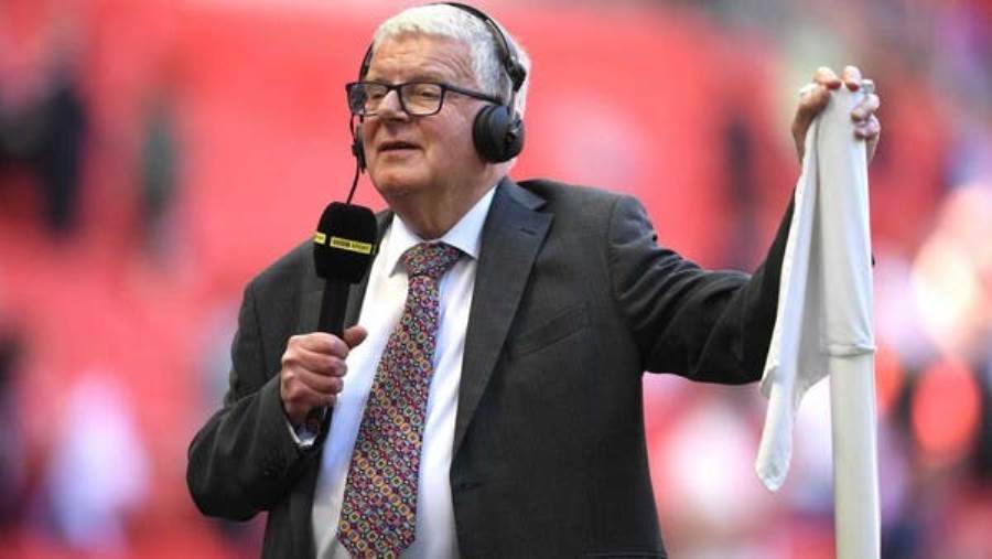  وفاة معلق مباريات كرة القدم البريطاني الشهير جون موتسون.. وبريطانيا تبكيه