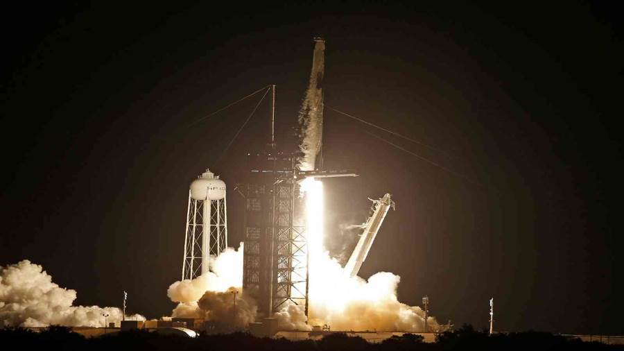  سبيس إكس تستعد لإطلاق أقوى صاروخ في العالم