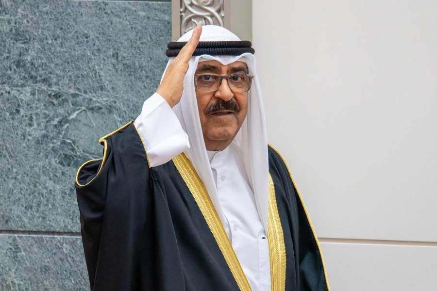 مشعل الأحمد الجابر الصباح يؤدي اليمين الدستورية أميرًا للكويت