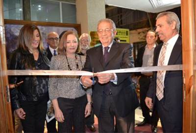 بالصور .. وزير الآثار وعمرو موسى يفتتحان معرض نازلى مدكور