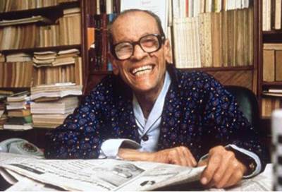 نجيب محفوظ .. صاحب أول جائزة نوبل في الأدب العربي