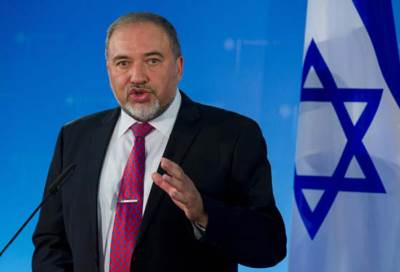 لماذا طالب "ليبرمان" الإسرائيليين بالتوقف الفورى عن شراء وقراءة صحيفة "هآرتس"؟