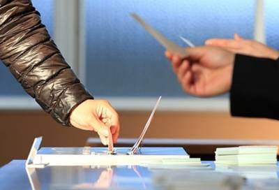 بالفيديو .. إنطلاق جولة الحسم بانتخابات الرئاسة الفرنسية