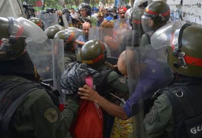 استمرار التظاهرات المناهضة لمادورو في فنزويلا