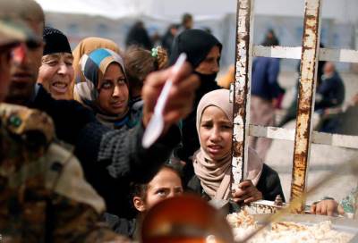 إصابة مئات بتسمم غذائي في مخيم للنازحين بالعراق