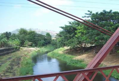 بالفيديو .. سقوط العشرات جراء انهيار جسر معلق في الإكوادور