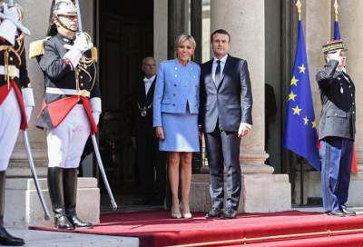 170 ألف فرنسي يوقعون عريضة ضد زوجة ماكرون