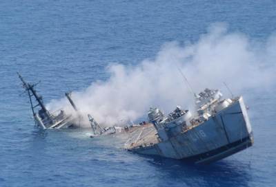 مصرع 4 أشخاص وفقدان 9 بغرق سفينة عراقية في الخليج العربي