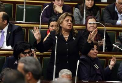 النائبة "منى منير" تقترح طريقة للإستفادة من  6 مليون موظف بالدولة