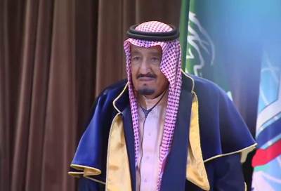 بالفيديو .. مراسم منح "سلمان" شهادة الدكتوراه الفخرية .. ومزاحة مع الصحفيين الروس 