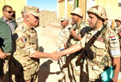 الفريق محمد فريد فى جولة تفقدية لعدد من نقاط التأمين الحدودية