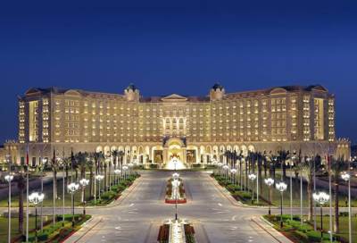 بالفيديو والصور ..  في هذا الفندق يحتجز الأمراء السعوديون