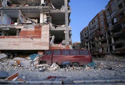 ارتفاع حصيلة ضحايا الزلزال في إيران لأكثر من 200 قتيلا و1700 جريح .. وخامنئي يعلق 