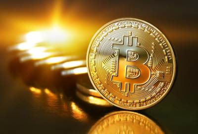  نمو باهت للأجور يهوي بالدولار .. وبتكوين يرتفع