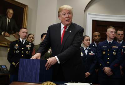 ترامب يوقِّع أكبر ميزانية عسكرية في التاريخ بـ692 مليار دولار