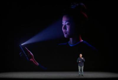 بصمة "آيفون x" عاجزة أمام وجوه الصينيين