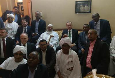أردوغان يزور سودانياً في منزله بالخرطوم .. من هو؟