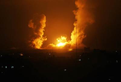 "إسرائيل" تقصف عدة أهداف في غزة .. و"حماس" تهدد بردٍّ "صارم"